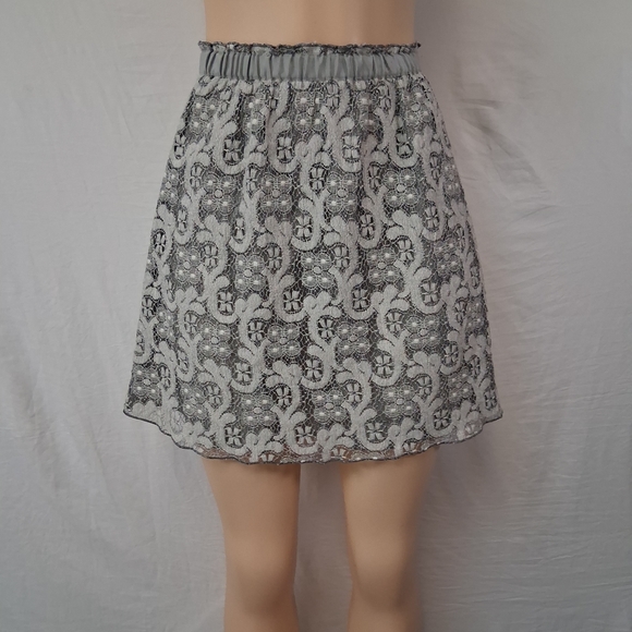 J. Crew Dresses & Skirts - J. Crew Gray and White Lace Mini Skirt Size 0